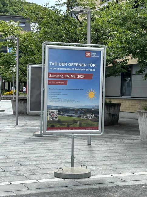 Tag der offenen Tür: Am 25. Mai 2024 konnte die moderne Solarmodul-Produktionslinie von einem breiten Publikum besichtigt werden.